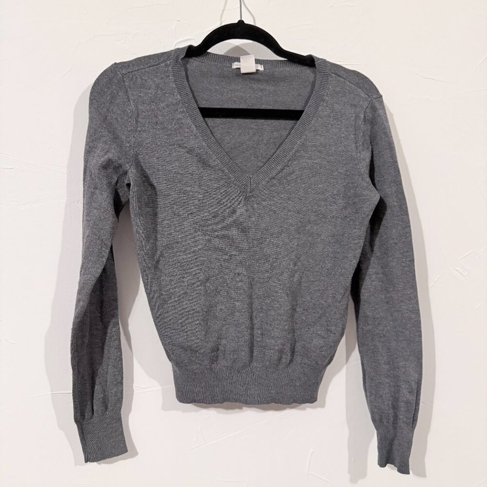 H&M Women’s V-Neck Sweater Gray Size XS 70% Viscose 30% Polyamide Long Sleeve